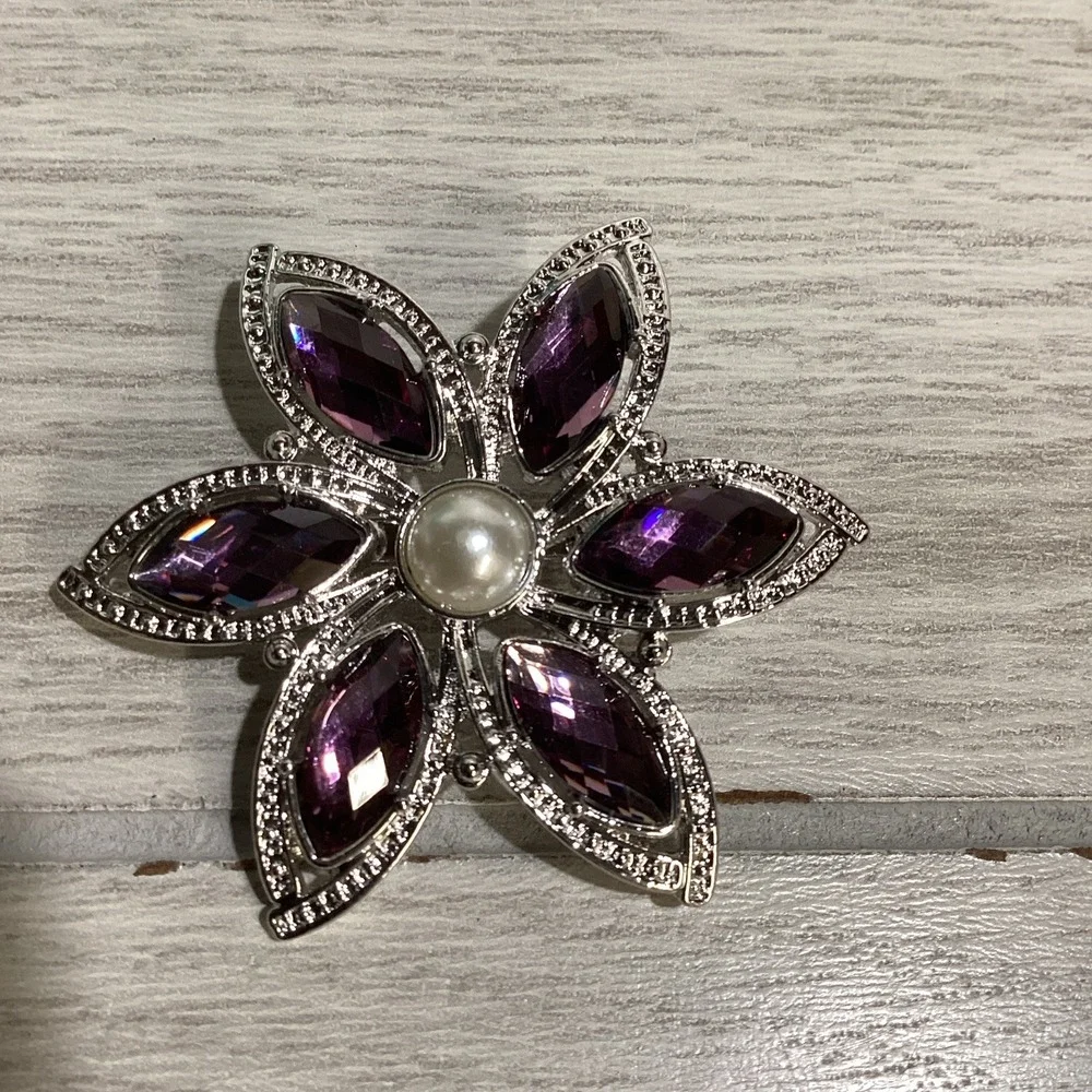 Silvertone Pin‎ w/ Purple and Faux Pearl Stones Textured Edge Flower Vintage